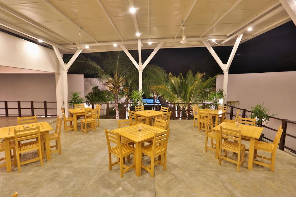 Hotel Arugambay Roccos Arugam Bay Esterno foto